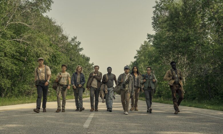 The cast walking Garrett Wareing, Roman Griffin Davis, Charlie Plummer, Cooper Hoffman, David Jonsson, Ben Wang, Joshua Odjick, Jordan Gonzalez, and Tut Nyuot.