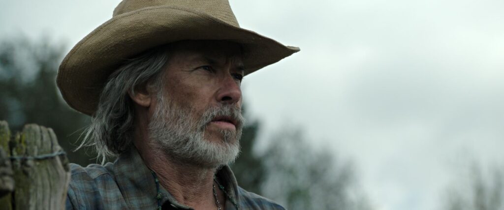 Single shot of Guy Pearce as Pa .