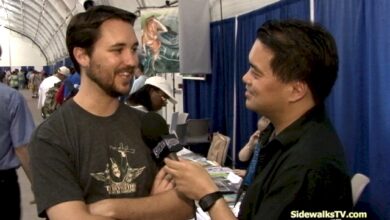 Wil Wheaton is being interviewed by host Richard R. Lee